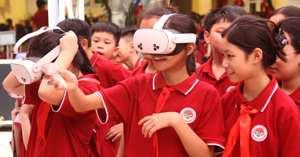 Học sinh Hà Nội hào hứng với trải nghiệm tại Ngày hội STEM – AI – Robotics