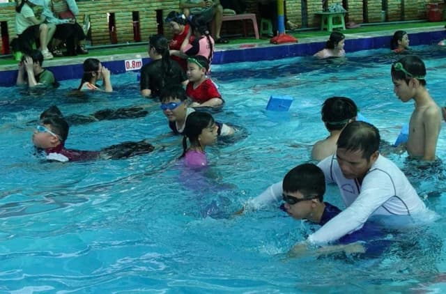 Hơn 400 giáo viên, học sinh Cà Mau tham gia tập huấn bơi, cứu đuối