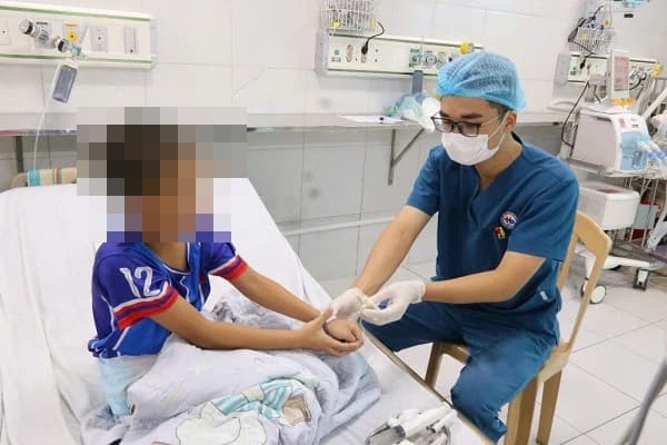 Cứu sống bệnh nhi 9 tuổi bị ngộ độc thuốc cai nghiện