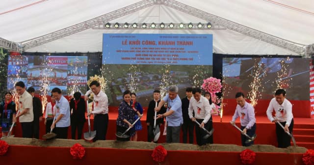 Tình người sau lũ ở Mường Than