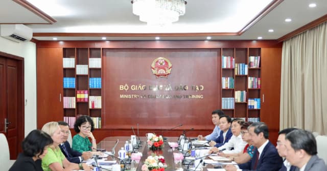 Bộ GD&ĐT gặp mặt, chúc Tết đầu xuân