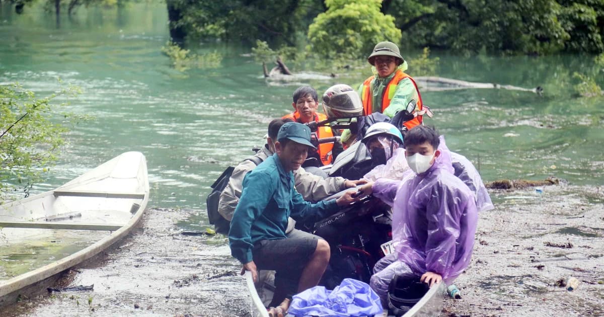 Giáo viên trường miền núi ở Quảng Trị khắc phục khó khăn chuẩn bị năm học mới