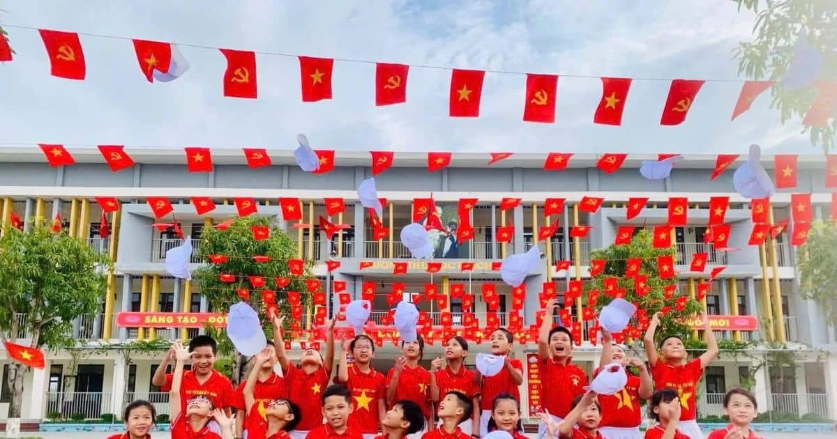Trường học Hà Tĩnh rực rỡ cờ hoa chào đón ngày khai giảng