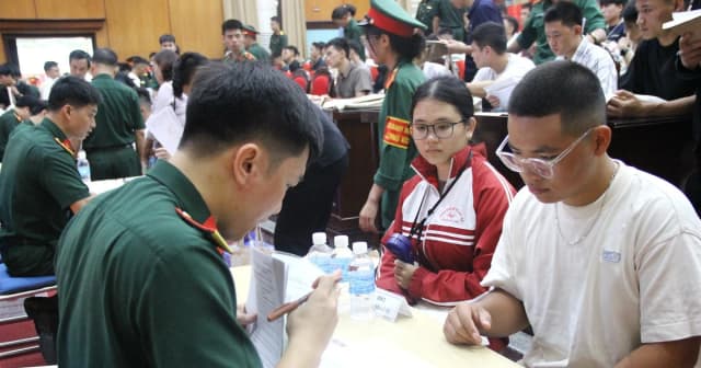Tân học viên Học viện Kỹ thuật quân sự rộn ràng nhập học