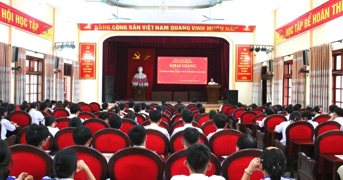 Hưng Yên khai giảng lớp bồi dưỡng nhận thức về Đảng cho 144 học sinh THPT