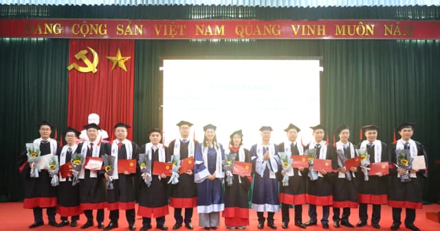 Huy động các nguồn lực trong giáo dục chính trị, đạo đức cho học sinh, sinh viên