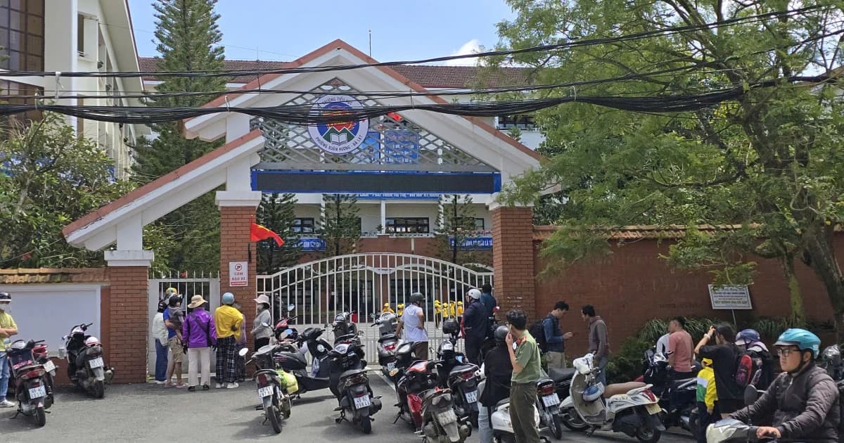 Trường tiểu học thừa nhận bếp ăn từng nhận thực phẩm 'có dấu hiệu bất thường'