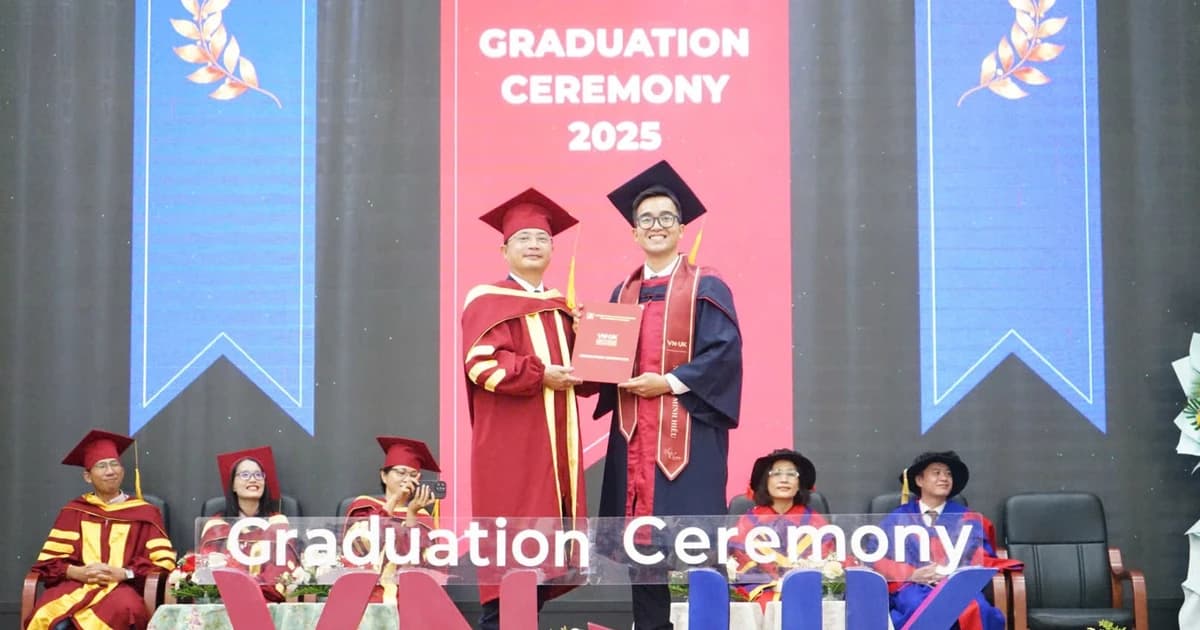 Viện Nghiên cứu và Đào tạo Việt - Anh trao bằng tốt nghiệp năm 2025