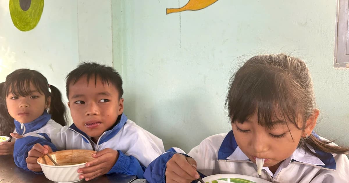 Bữa sáng giữ chân học trò nghèo