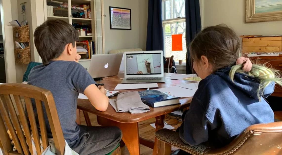 Làn sóng bỏ trường công học tại nhà lan rộng ở Mỹ