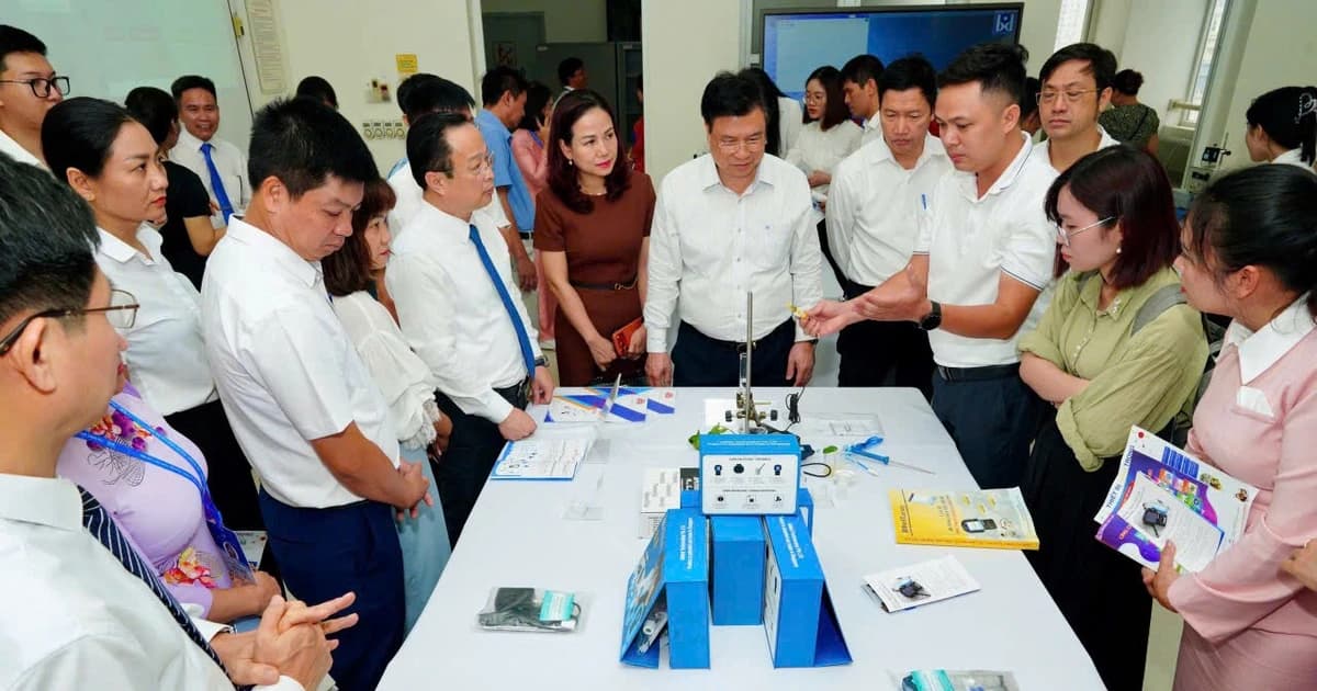 Cán bộ, giáo viên Hà Nội bồi dưỡng kỹ năng ứng dụng AI