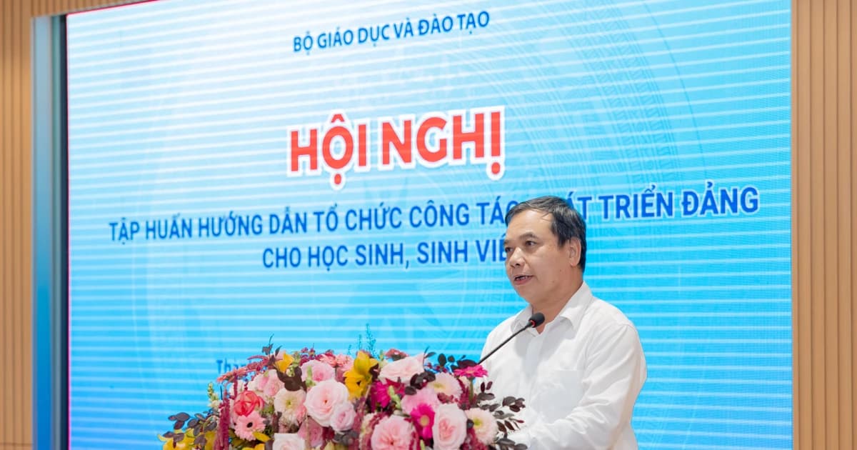 Tập huấn hướng dẫn công tác phát triển Đảng cho học sinh, sinh viên