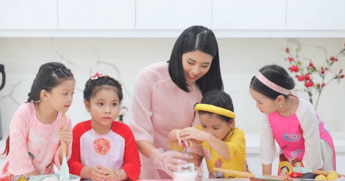 Bản sắc Tết Trung thu xưa được tái hiện với bánh nướng, tò he và ánh đèn lồng