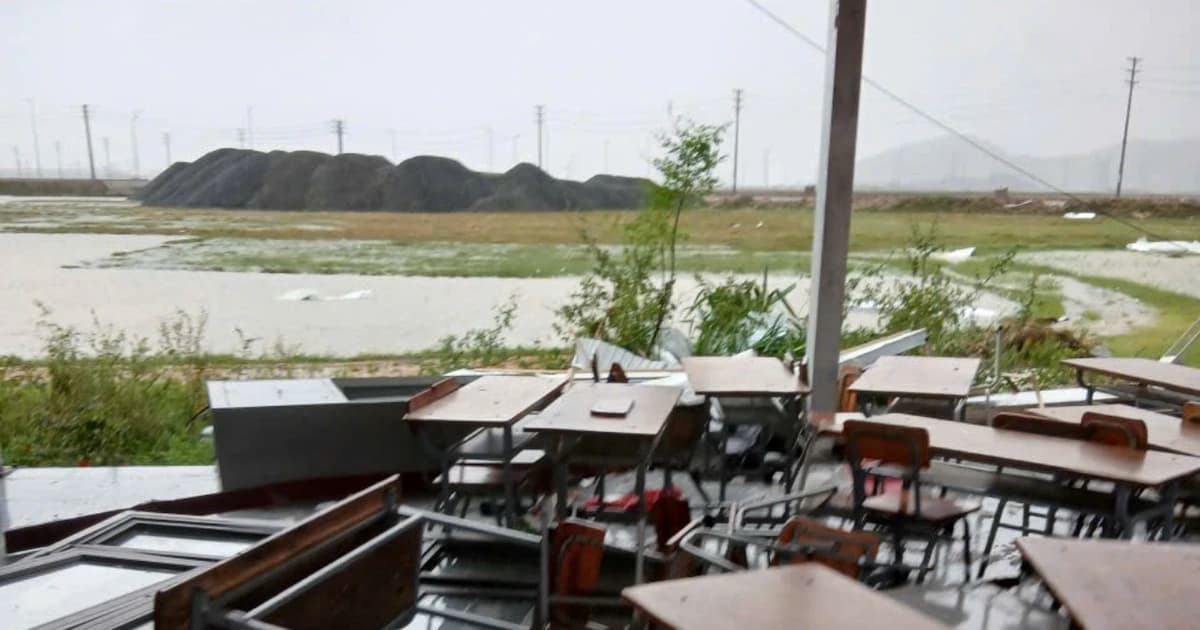 Sau bão, lớp học ở Hà Tĩnh chỉ còn lại nền đất trống