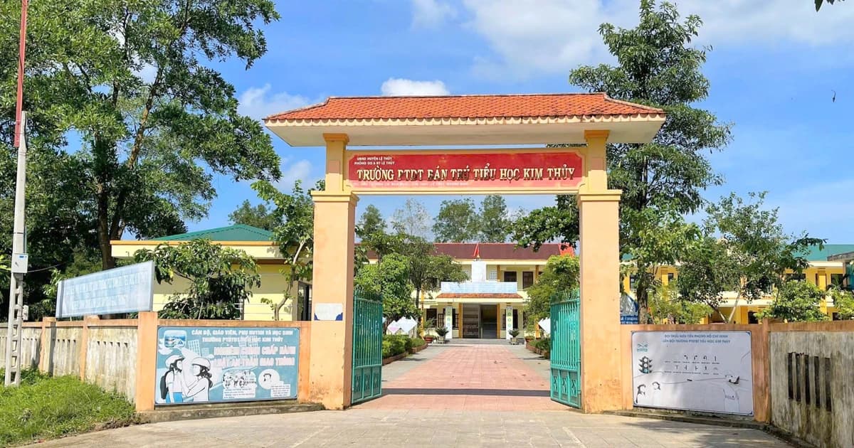 Vận động phụ huynh đưa 75 học sinh đến lớp sau vụ ngộ độc thực phẩm ở Quảng Trị