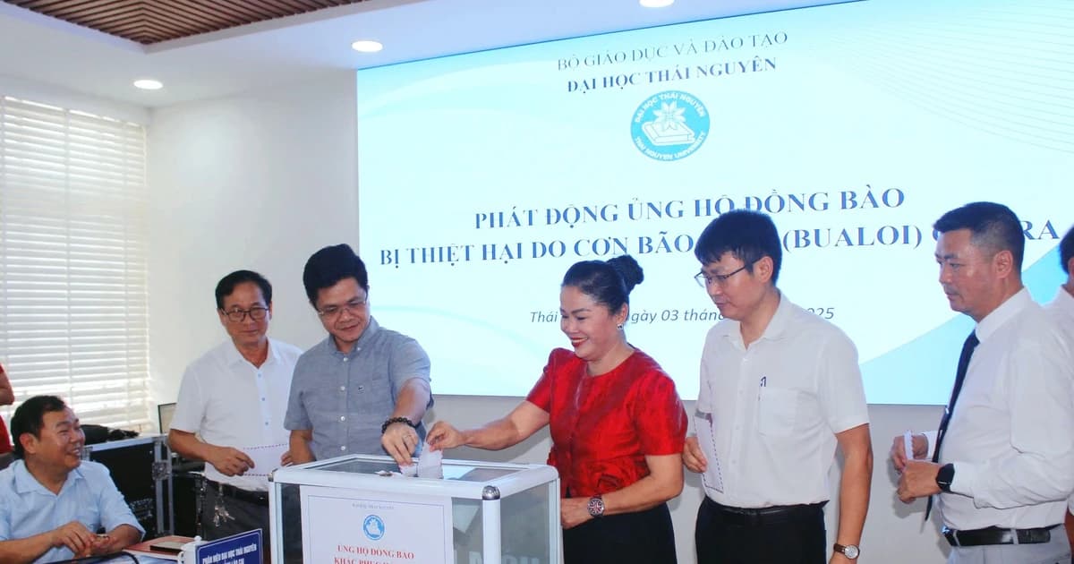 Sẻ chia khó khăn với nhân dân, giáo viên và học sinh vùng lũ