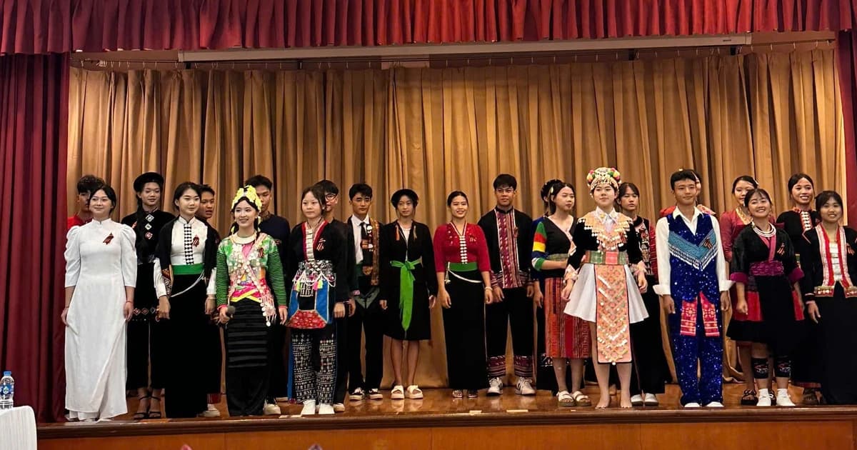 Lồng ghép giáo dục văn hoá dân tộc vào môn học chính khoá