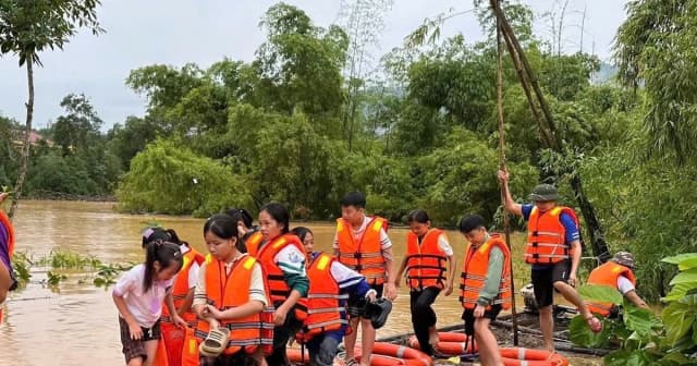Trường học Thái Nguyên ‘gồng mình’ trong mưa lũ