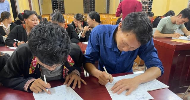 Ánh đèn lớp học đêm ở xã Văn Lãng