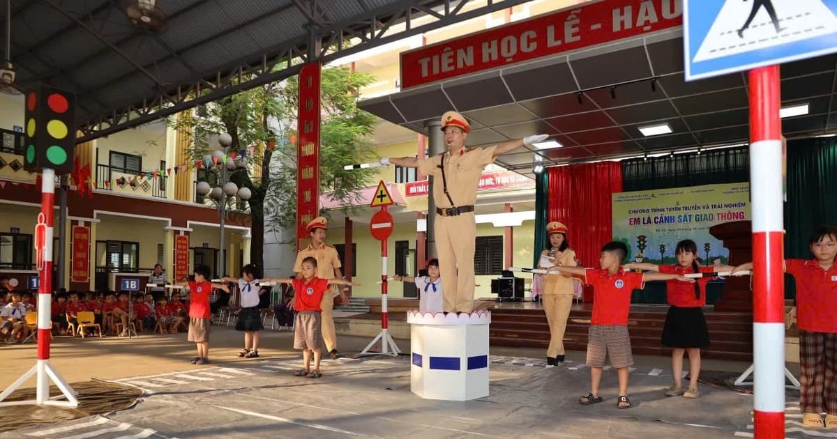 Hơn 1.000 học sinh được trải nghiệm 'Em là chiến sĩ Cảnh sát giao thông'