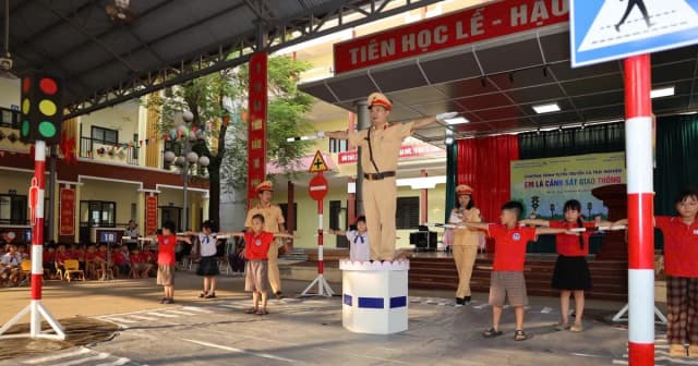 Hơn 1.000 học sinh được trải nghiệm 'Em là chiến sĩ Cảnh sát giao thông'