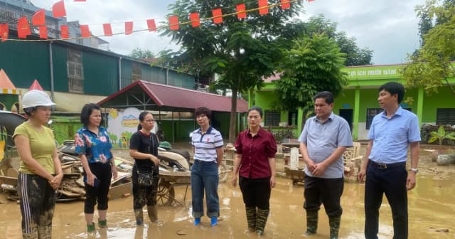 Đoàn kết vượt lũ, sớm ổn định việc học