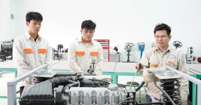 Giải pháp giữ giảng viên trường nghề: Từ thách thức đến thành công
