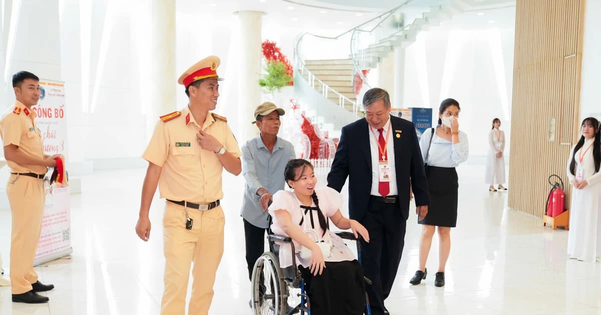 Sẻ chia yêu thương, tiếp thêm nghị lực cho nạn nhân tai nạn giao thông