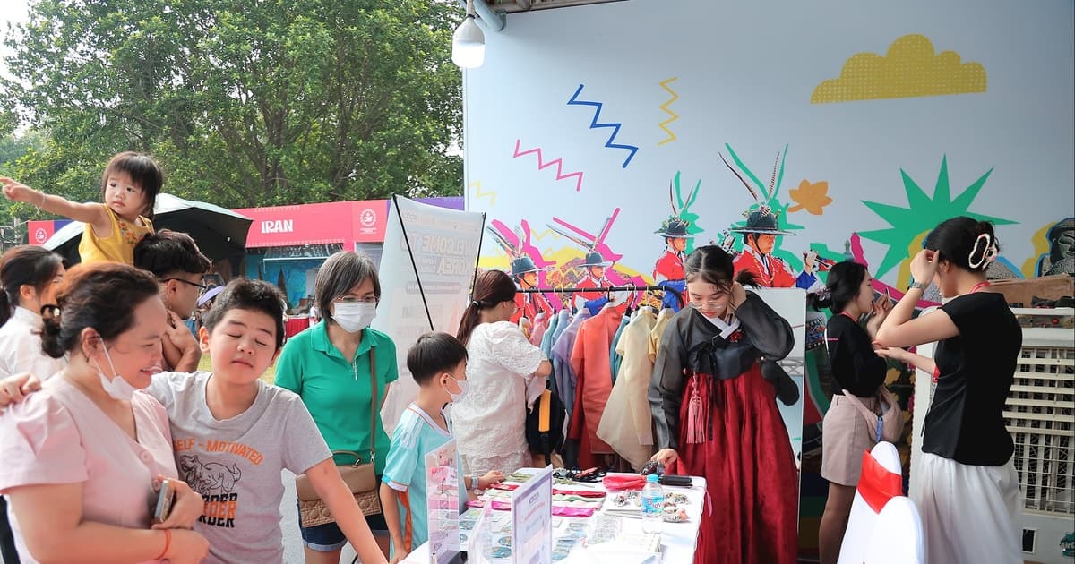 Lễ hội Văn hoá Thế giới tại Hà Nội lần thứ nhất thu hút 1 triệu lượt khách tham dự