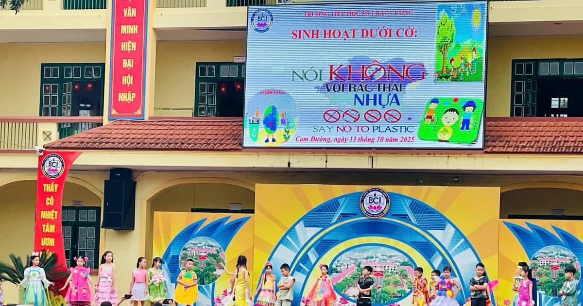 Thầy trò ở Lào Cai bảo vệ môi trường và nói không với rác thải nhựa