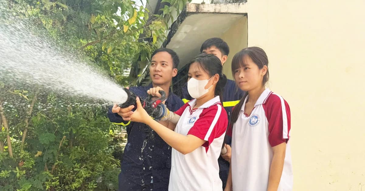 Hơn 1.100 cán bộ, sinh viên y tế học cách ứng phó sự cố cháy nổ