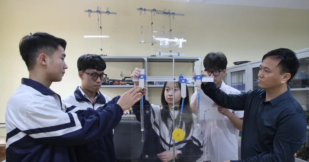 Thầy giáo mê sáng chế khắc phục 'nút thắt' 20 năm dạy học Vật lý