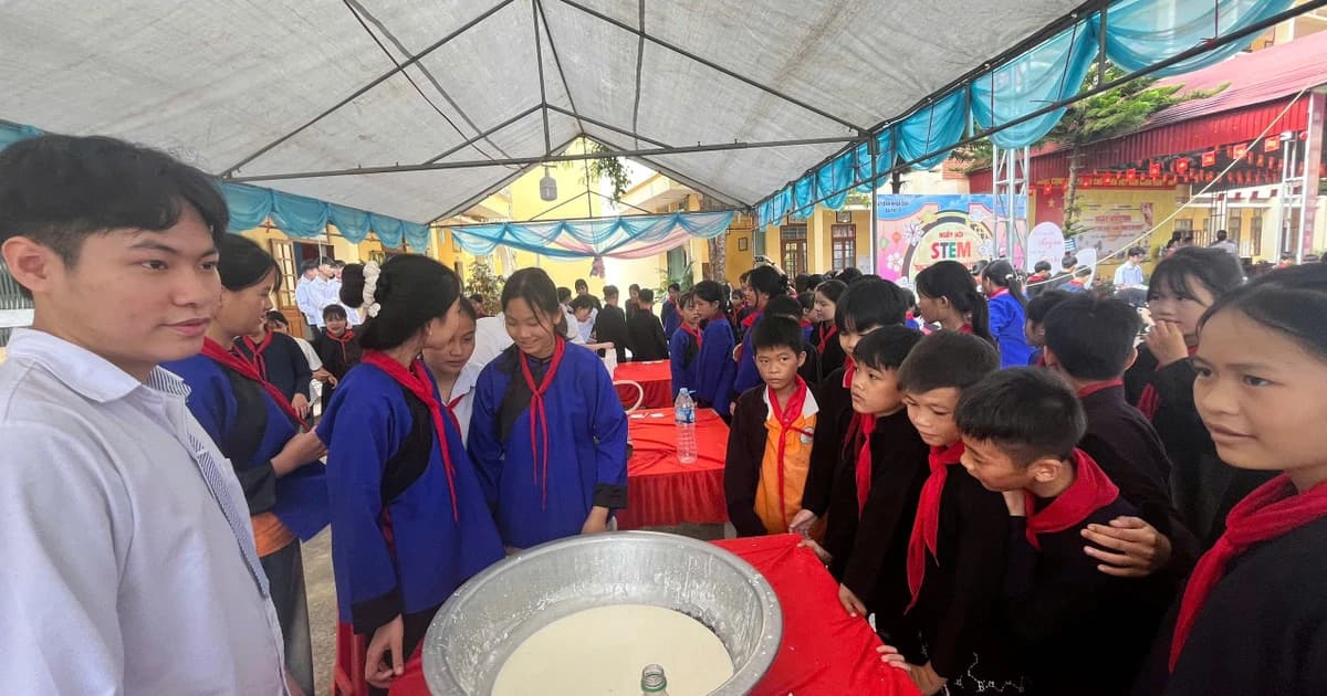 Mô hình trường dân tộc bán trú tiếp sức trò vùng cao đến trường