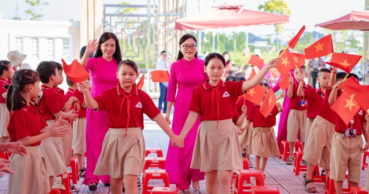 Nữ nhà giáo thời 4.0 trọn chữ 'nghề', vẹn chữ 'nhà'