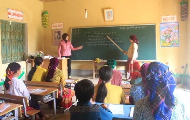 Xóa mù chữ cho người lớn tuổi, khoảng trống cần lấp đầy