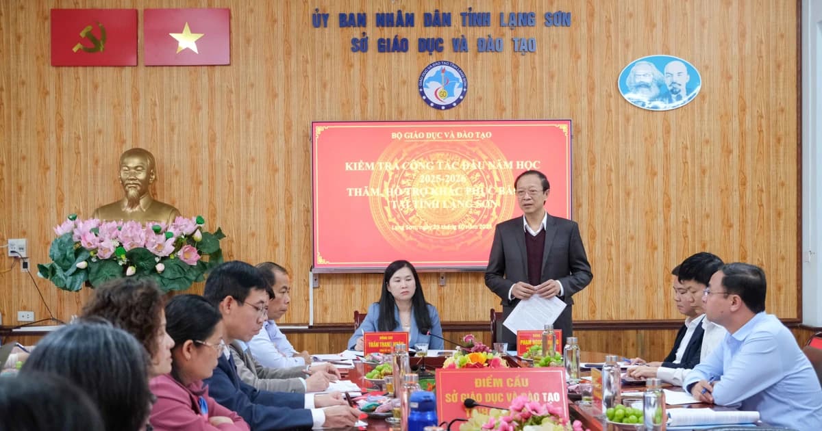 Thứ trưởng Phạm Ngọc Thưởng kiểm tra công tác đầu năm học tại Lạng Sơn
