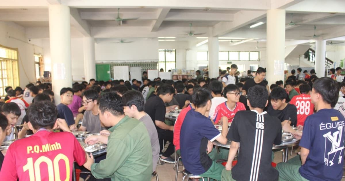 281 sinh viên Thái Nguyên nghi bị ngộ độc thực phẩm, bếp ăn bị phạt 20 triệu đồng