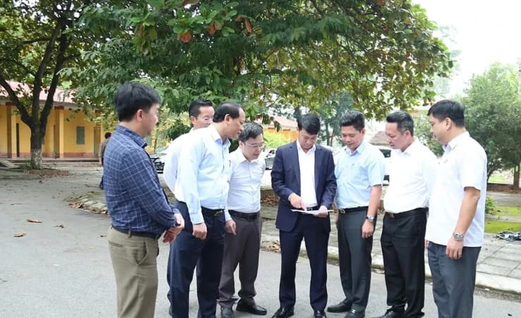 Phó Chủ tịch tỉnh Phú Thọ chỉ đạo sửa chữa cơ sở vật chất một số trường THPT