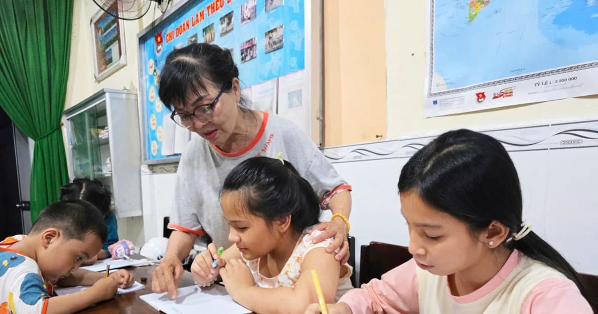 Cô giáo về hưu gần một thập kỷ gieo chữ miễn phí