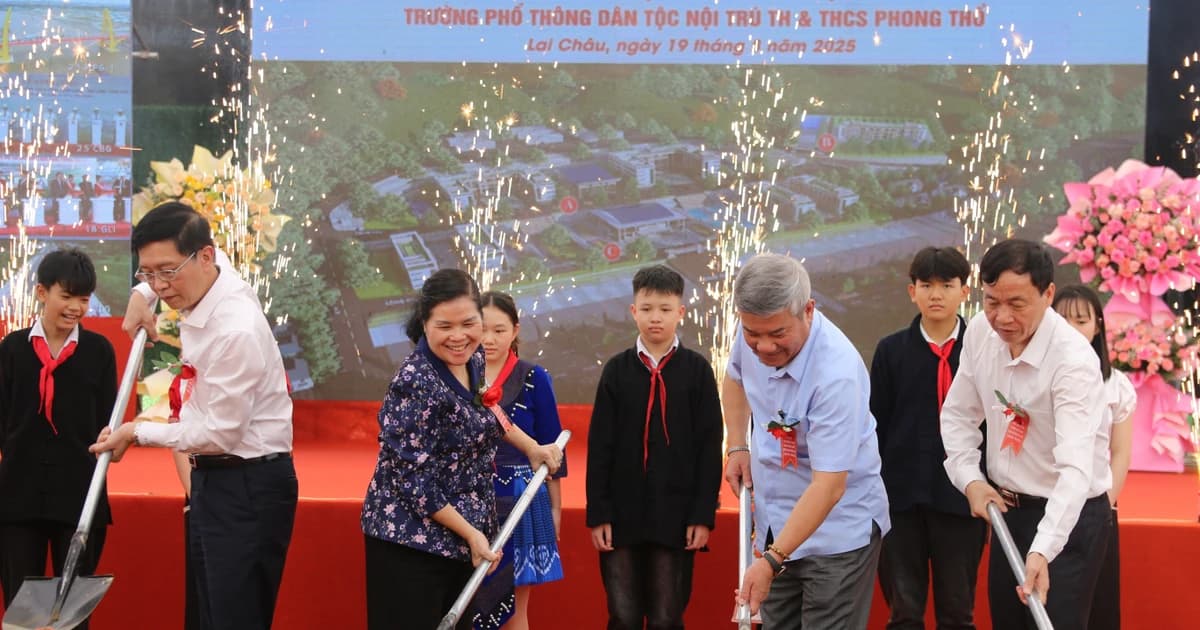 Ngôi trường nội trú và khát vọng gieo chữ ở vùng biên Phong Thổ