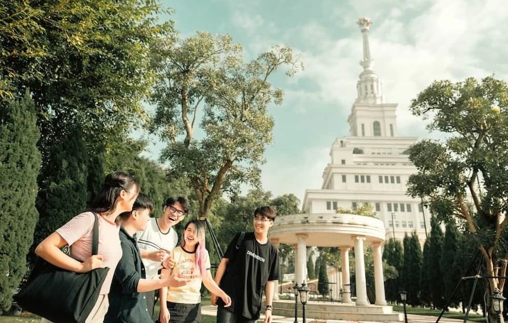 Hướng tới đại học tinh hoa: Kết nối tri thức Việt Nam với chuẩn mực quốc tế