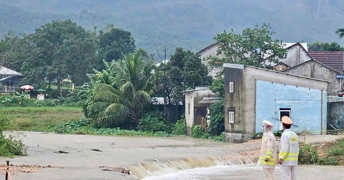 Huế, Đà Nẵng đồng loạt cho học sinh nghỉ học ngày 27/10 vì mưa lớn kéo dài