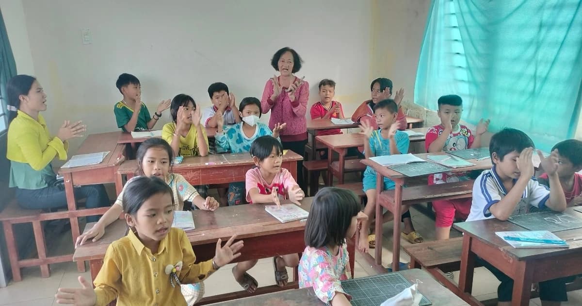 Lớp xóa mù chữ của cô giáo về hưu ở Cà Mau