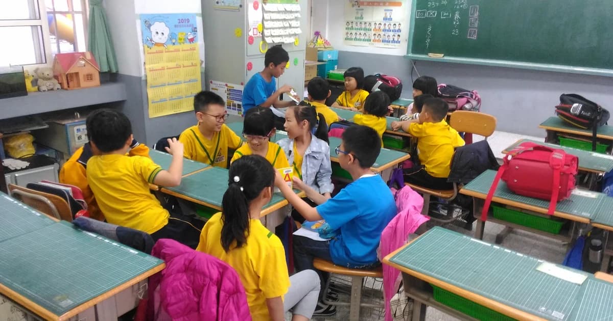 Đài Loan: Phát tờ rơi tuyển giáo viên