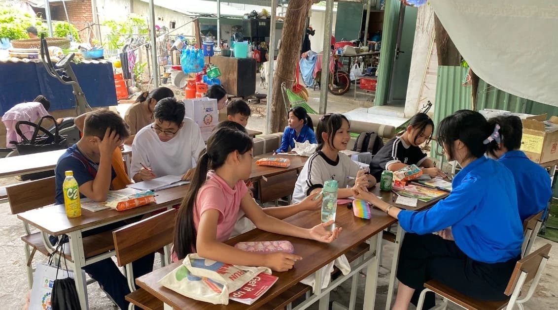 Lớp học tình thương trong xóm trọ nghèo ở TPHCM