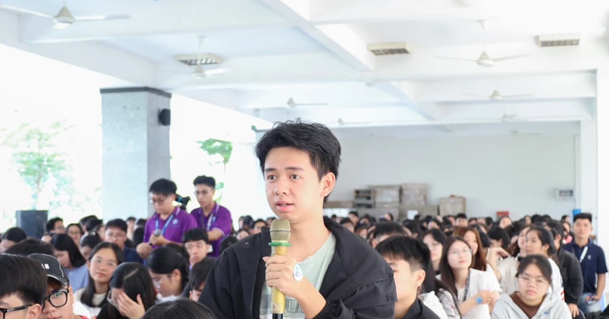 Sinh viên năm nhất học kỹ năng an toàn, vững vàng nhập học