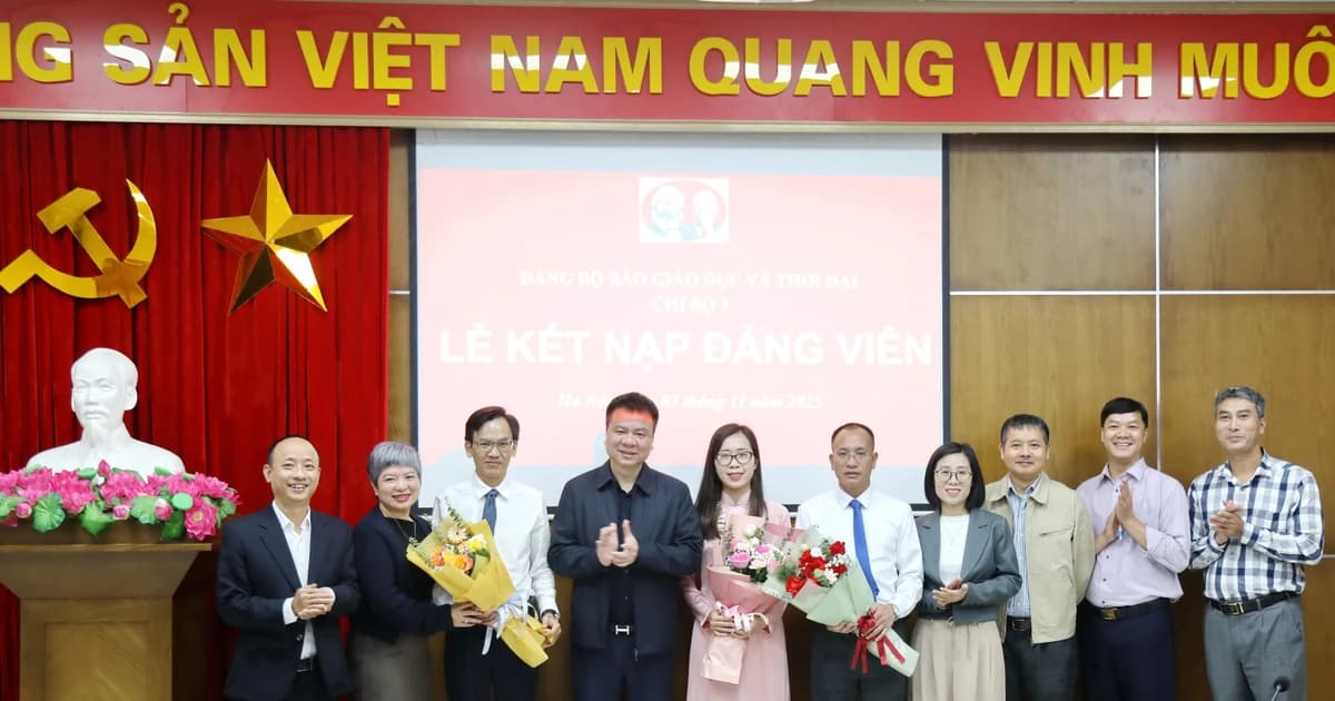 Đảng bộ Báo Giáo dục và Thời đại kết nạp 4 đảng viên mới