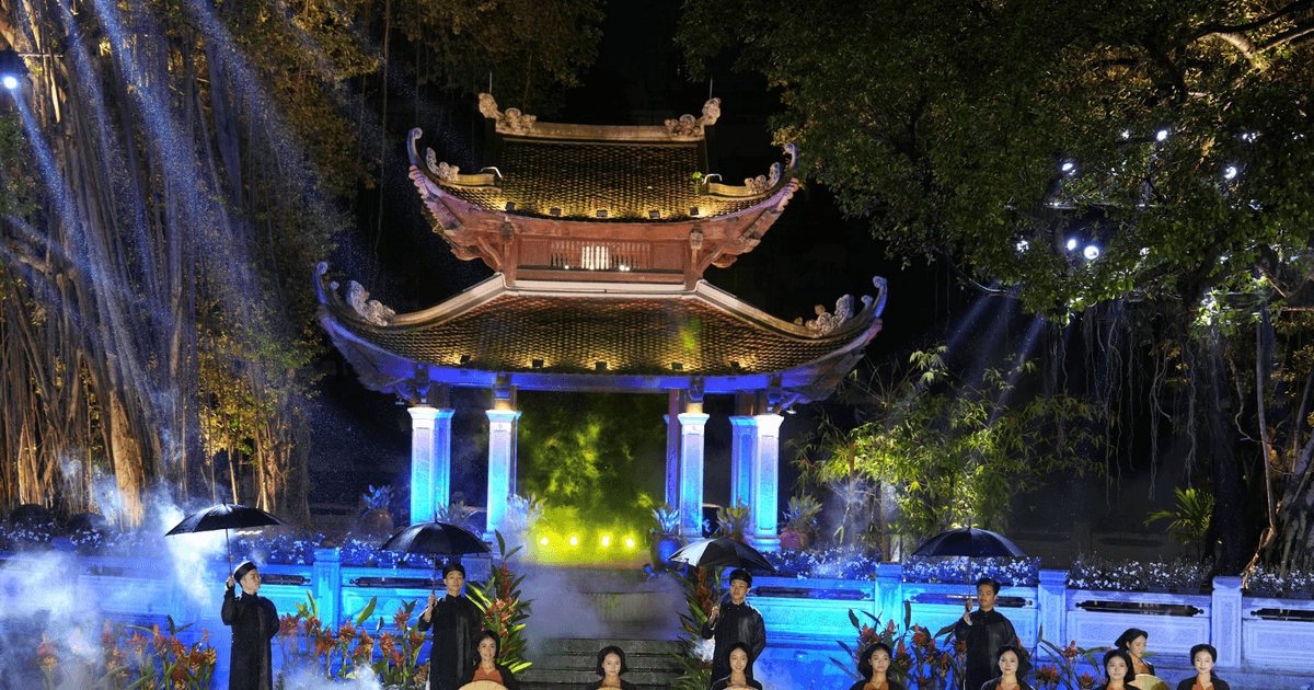 Áo dài Việt thắp sáng Văn Miếu đêm di sản