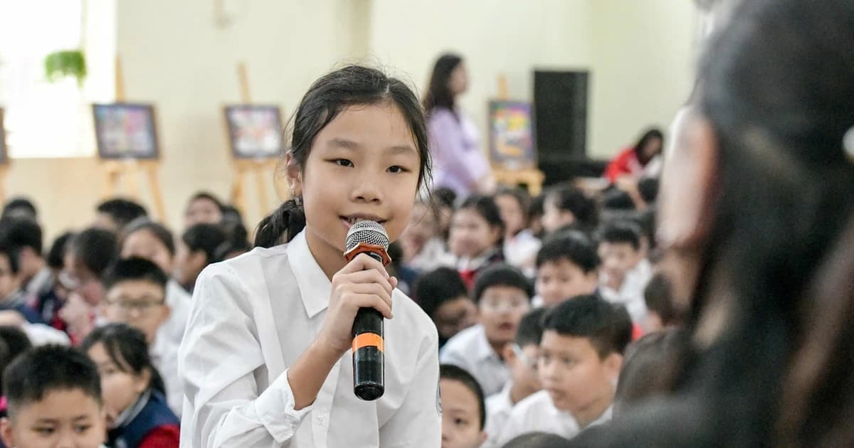 Học sinh Thủ đô hưởng ứng Ngày pháp luật Việt Nam