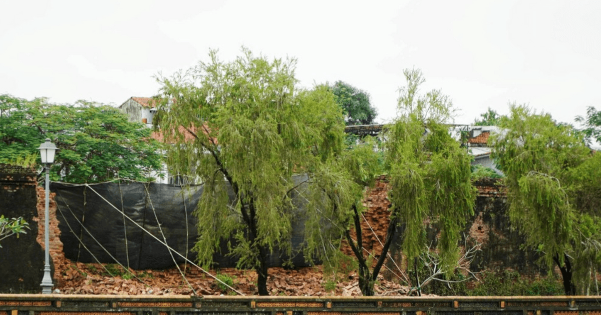 Bộ VHTT&DL chỉ đạo Huế khắc phục sự cố sập tường di tích Hoàng thành